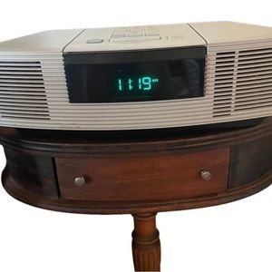 Beautiful Bose Wave Radio with CD player and remote control.